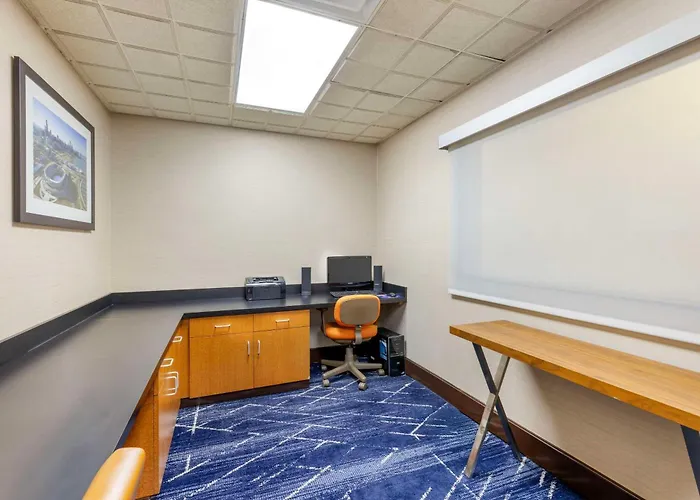 Hotels near Illinois School-Pro Psychology