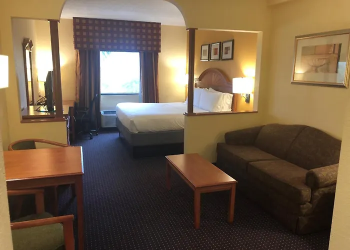 Hotels near Broward Community College