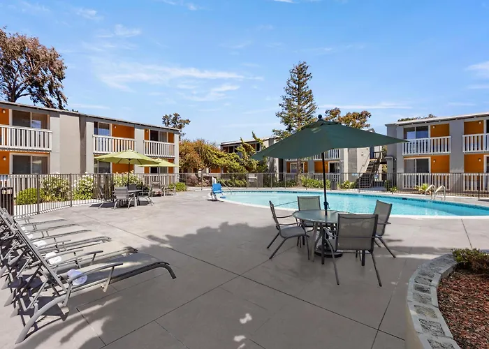 Hotels near San Mateo County Historical