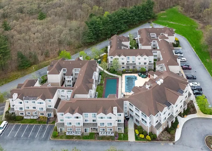 Hotels near Indian Meadows Golf Course
