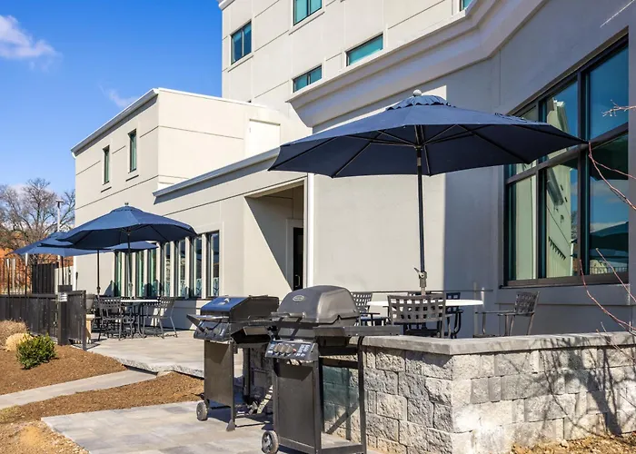 Hotels near Golf Superintendent