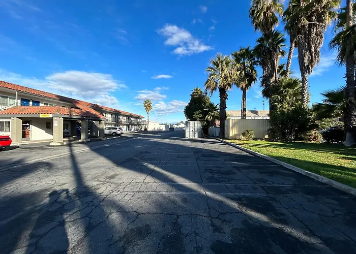 Hotels near Hemet Museum