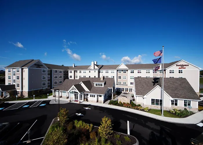 Hotels near University-Maine Farm Student