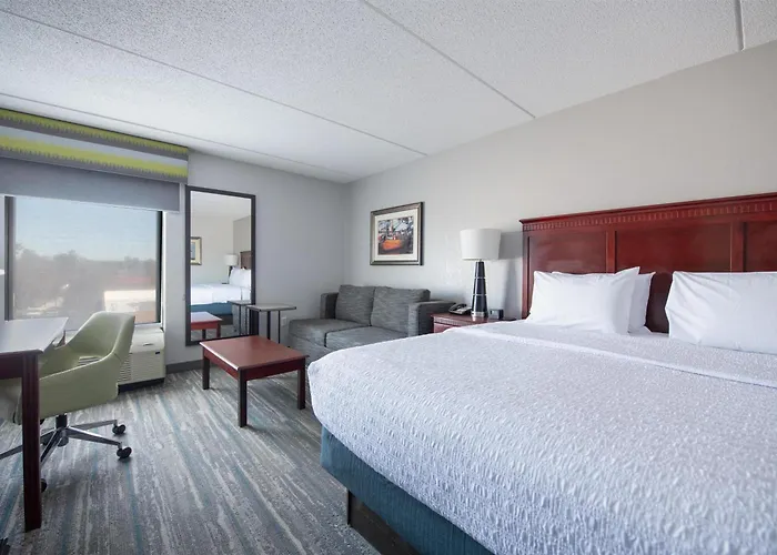 Hotels near Bread of Life Bible Institute