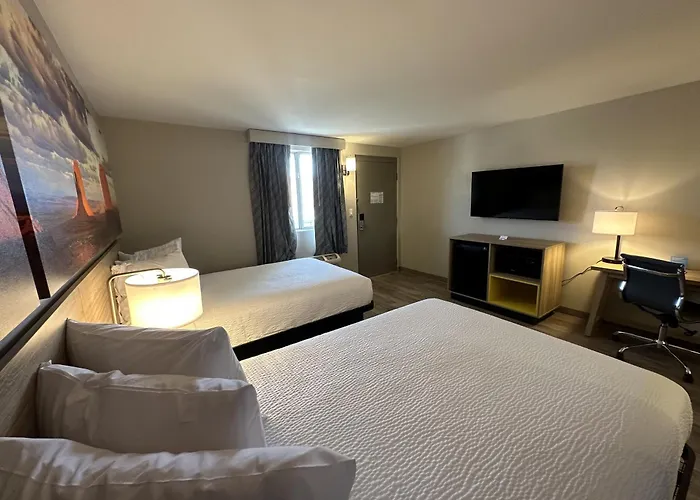 Hotels near Family Funland Amusement Park