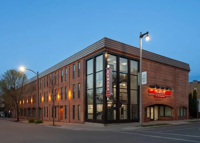 Hotels near Clark Square Park