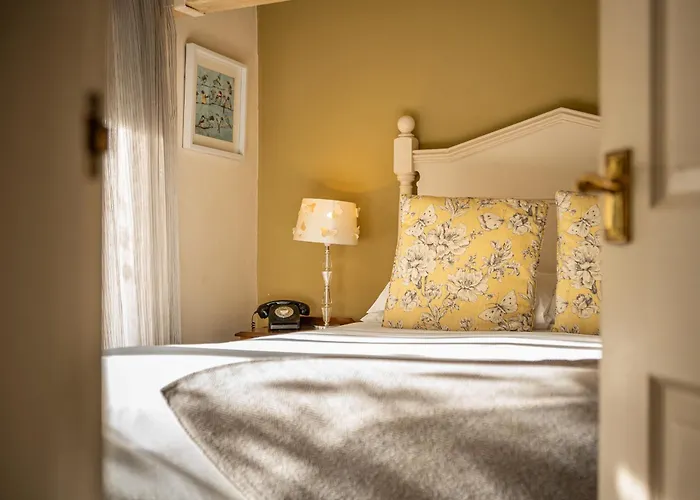 Hotels near Halifax Snooker Club Ltd