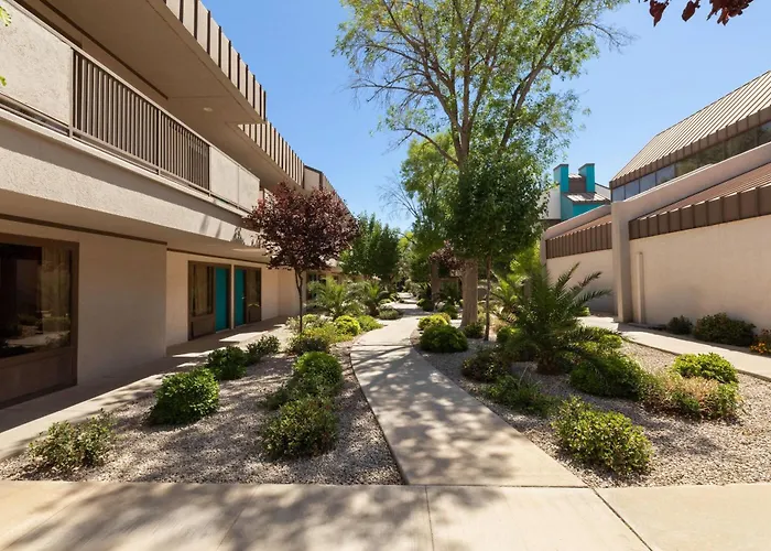 Hotels near Career Center of Texas El Paso