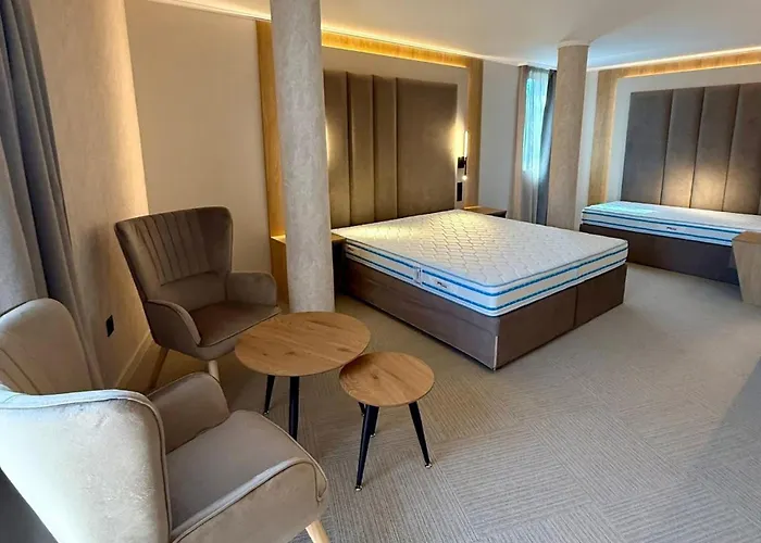 Hotels near Troykata Square