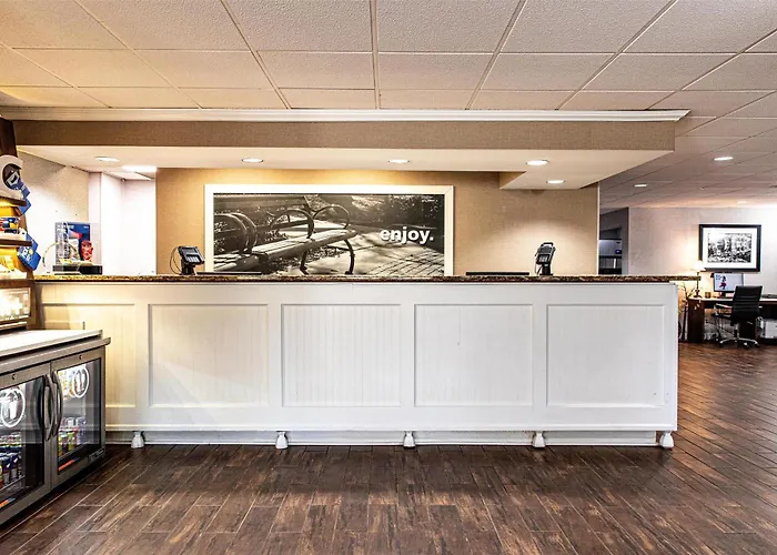 Hotels near Salisbury Christian Fellowship