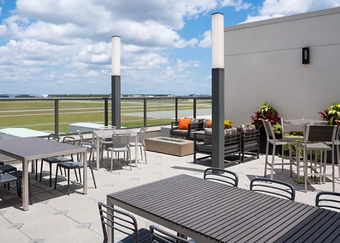 Hotels near Melbourne Municipal Golf