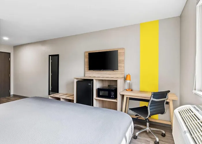 Hotels near Lewiston-Auburn College