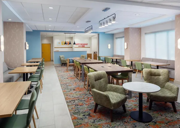 Hotels near Pulaski Park