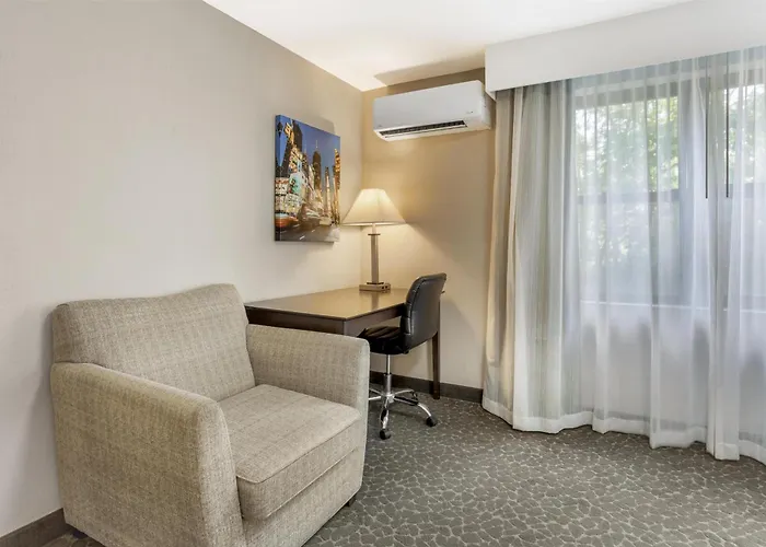 Hotels near Saint Peter's College
