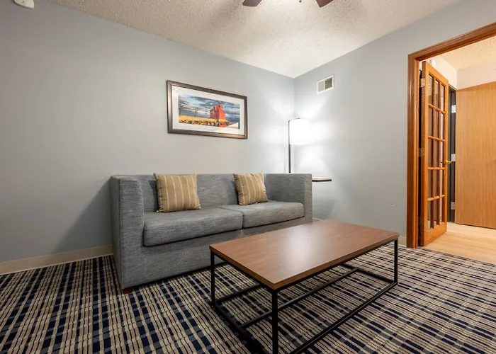 Hotels near Collector Showcase
