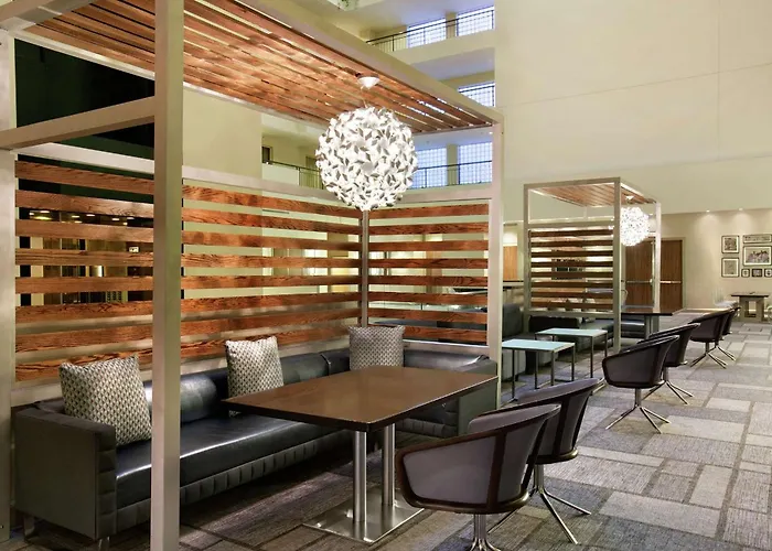 Hotels near Cambridge College