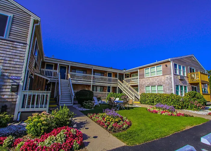 Hotels near Anna Maria College
