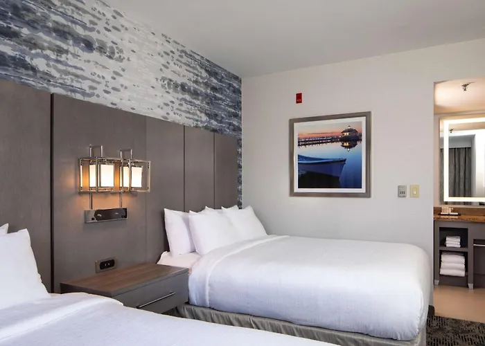 Hotels near Tate House Museum