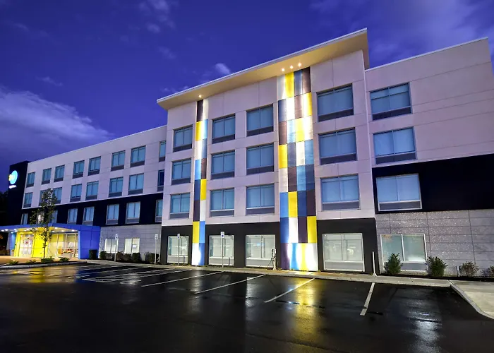 Hotels near First Night NH