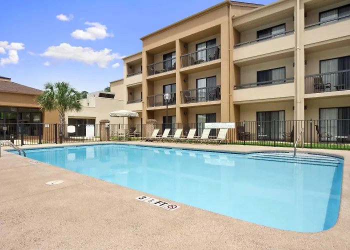 Hotels near Saint Andrews Park