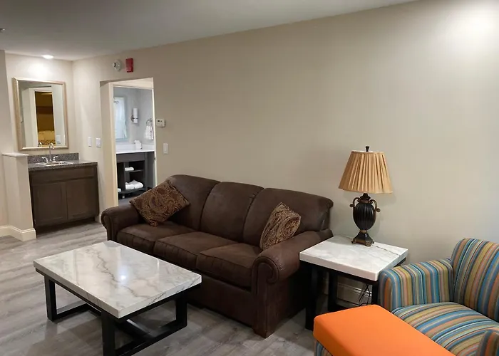 Hotels near Fontbonne College