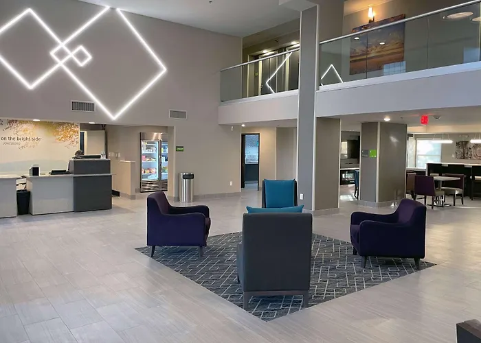 Hotels near Links Golf and Athletic Club