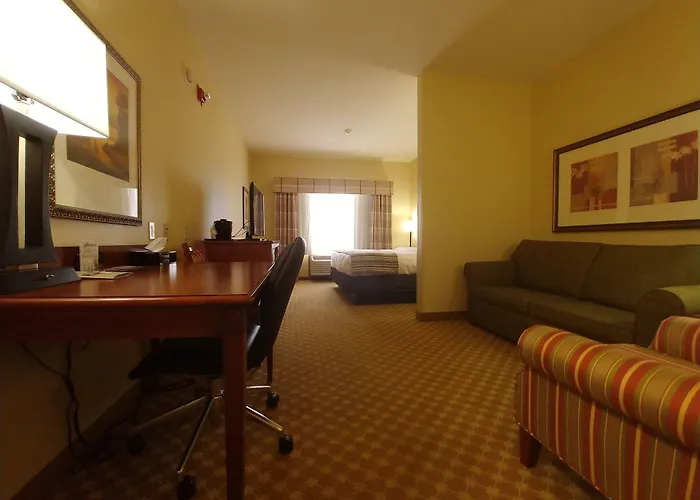 Hotels near 4 Seasons Banquet Ctr