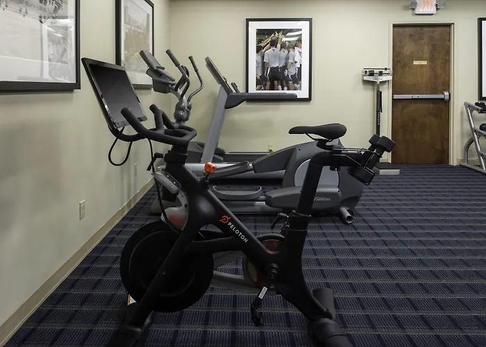 Hotels near New Haven Parks and Recreation