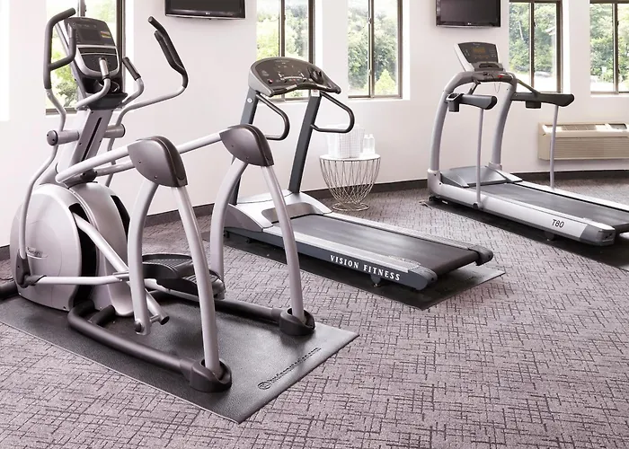 Hotels near Sprain Lake Golf Shop