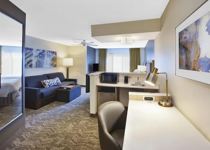 Hotels near Rasmussen College