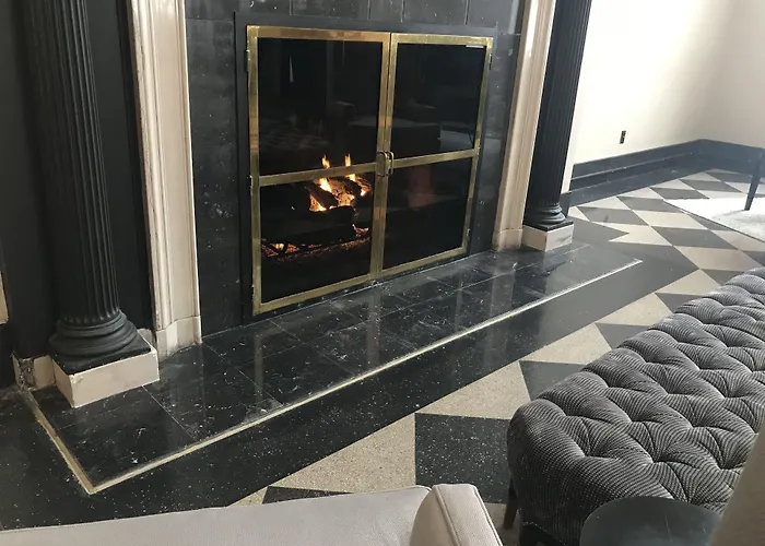 Hotels near Glens Falls Recreation Ice Ctr