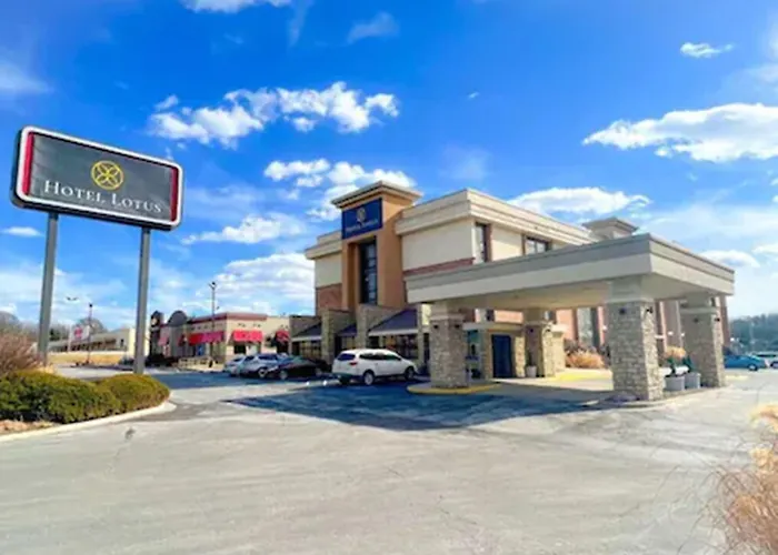 Hotels near Shawnee Mission Community Ctr