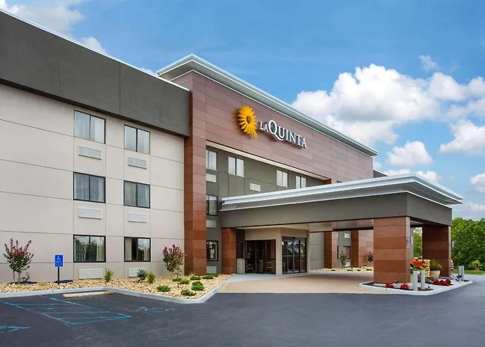 Hotels near Roanoke County Parks and Rec