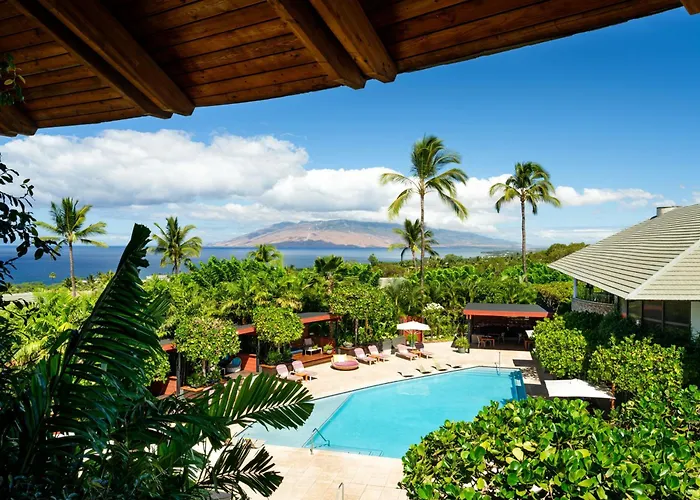 Hotels near Mokapu Beach Park