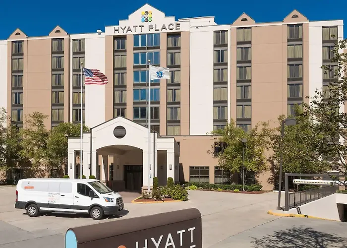 Hotels near Tufts University