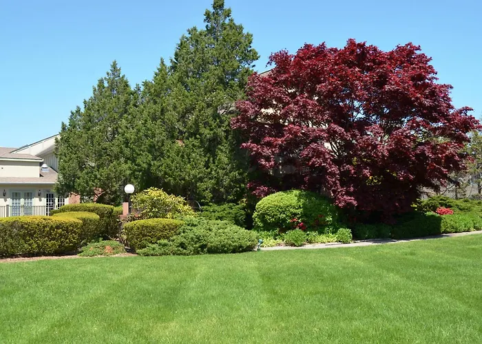 Hotels near Parrish Art Museum