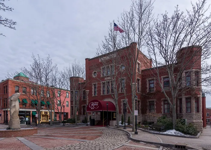 Hotels near Wadsworth Longfellow House