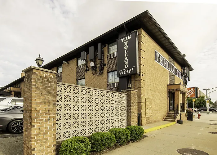 Hotels near Chubb Institute