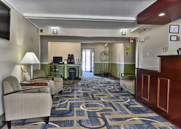 Hotels near Universal College of Bangor