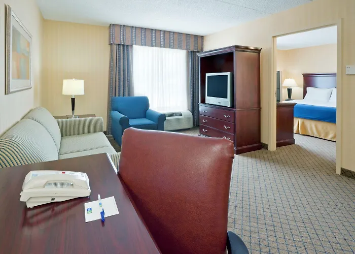 Hotels near Old Orchard Country Club