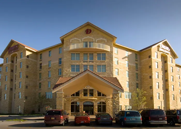 Hotels near Women's Center