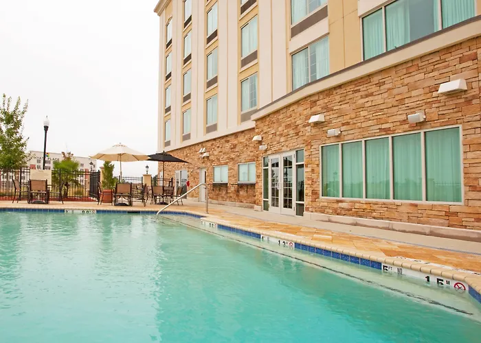 Hotels near Maple Ridge Golf Club