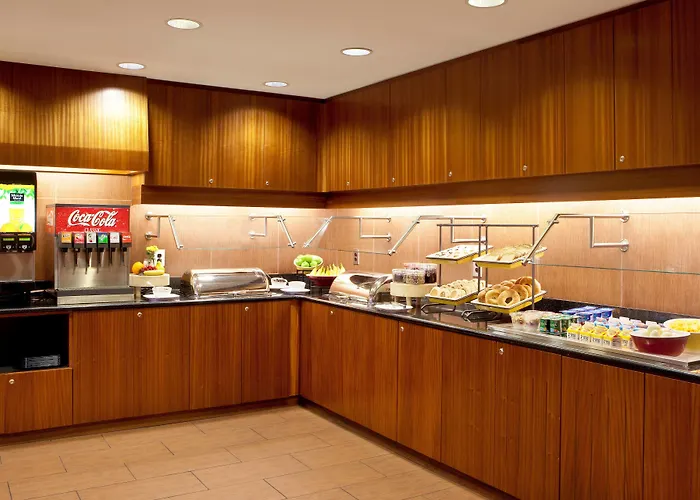 Hotels near Cent Maine Med School Rad Tech