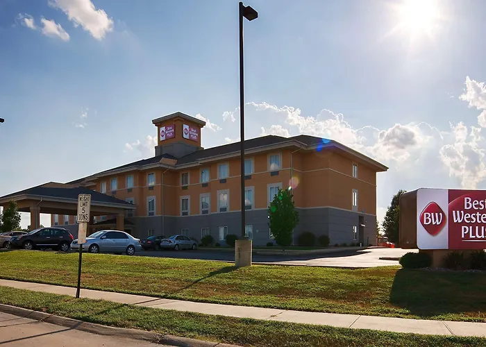 Hotels near Belleville Area College