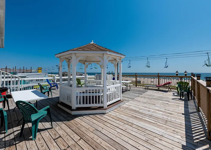 Hotels near Coin Castle Amusements