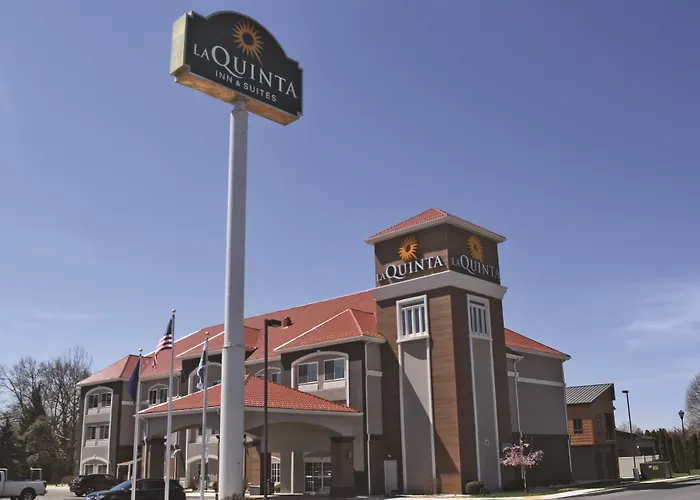 Hotels near Wilson College