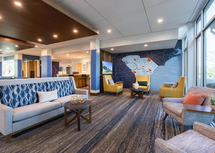 Hotels near Greenwood Country Club