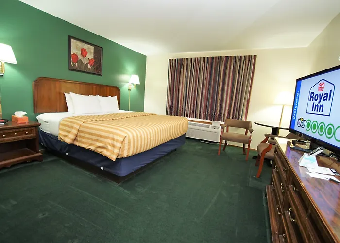 Hotels near Women in Community Svc Inc