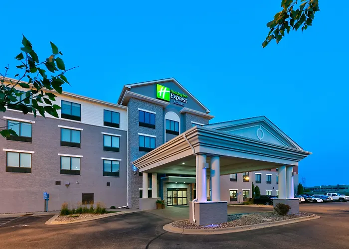 Hotels near Minnesota Valley Restoration