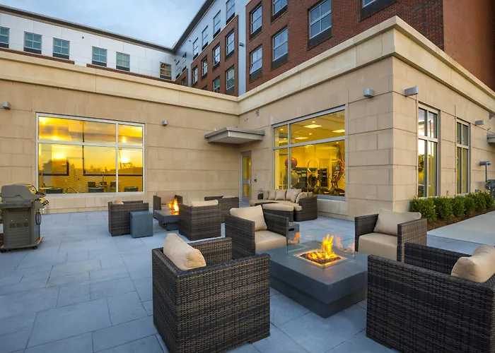 Hotels near Chamberlayne School of Design